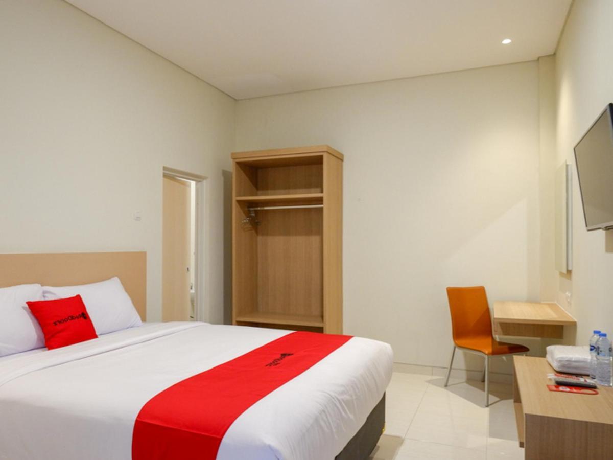Reddoorz Near Exit Tol Banyumanik 2 Hotel Srondolwetan Exterior photo