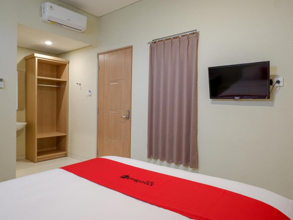 Reddoorz Near Exit Tol Banyumanik 2 Hotel Srondolwetan Exterior photo