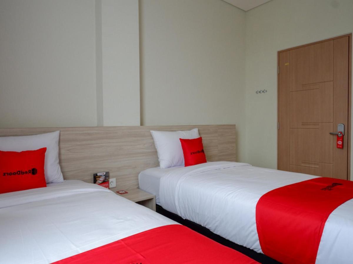 Reddoorz Near Exit Tol Banyumanik 2 Hotel Srondolwetan Exterior photo