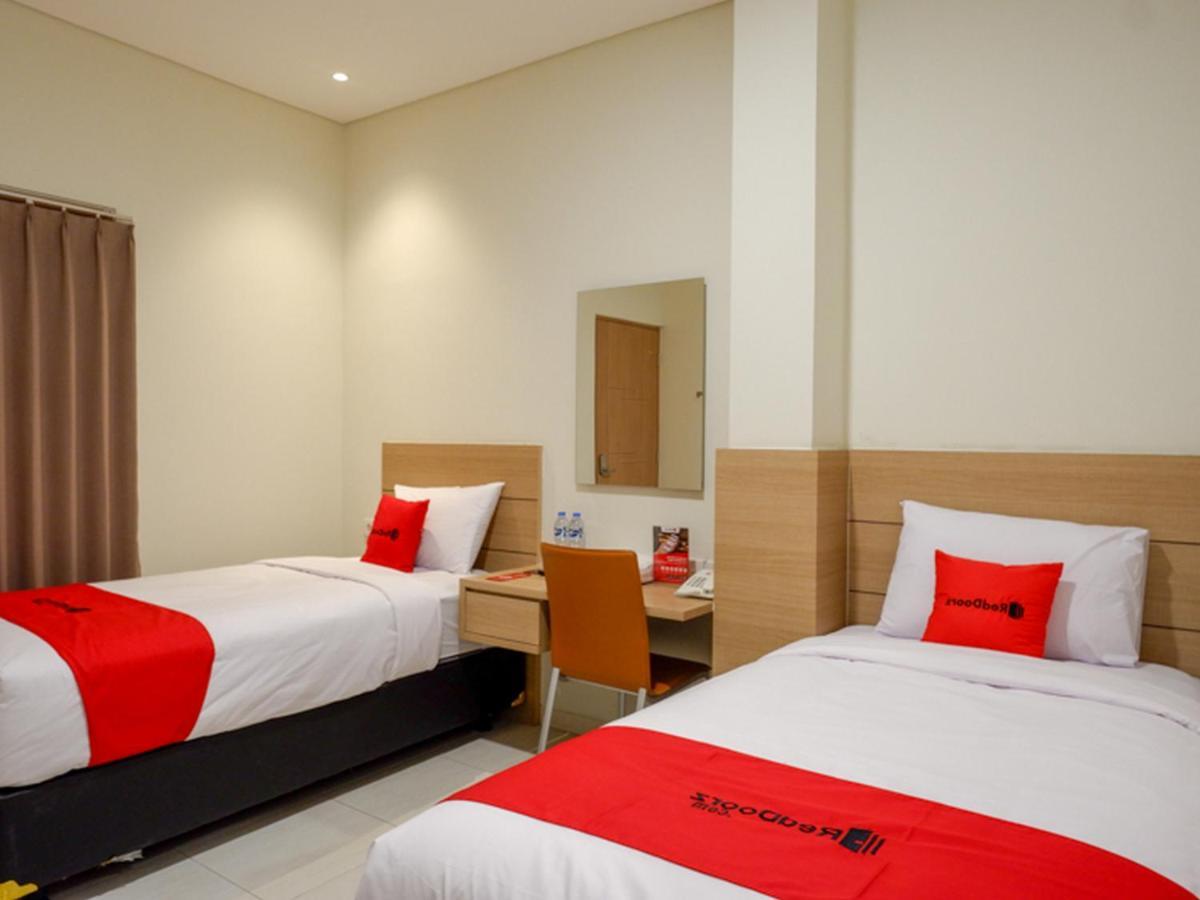 Reddoorz Near Exit Tol Banyumanik 2 Hotel Srondolwetan Exterior photo